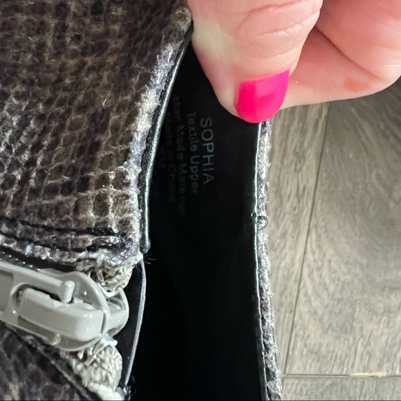 Aerosoles Sophia Snake Print Booties NWOT - Picture 6 of 6